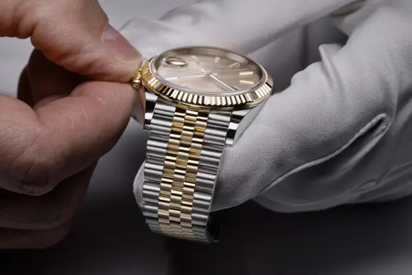 Manutenzione Rolex presso Severi Gioielli, rivenditore Autorizzato Rolex a Alassio
